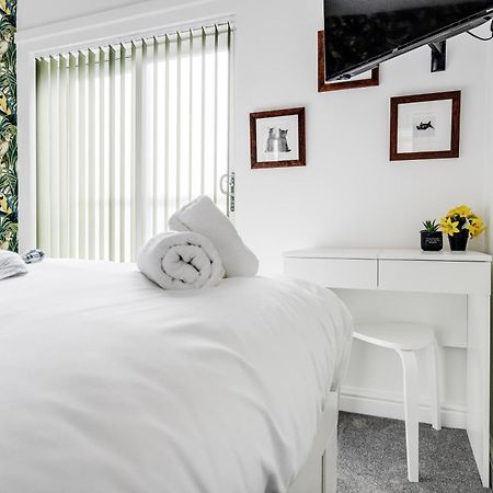 Buxton Apartment - 1 Bed, Free Parking, Wi-Fi Hazel Grove Bagian luar foto