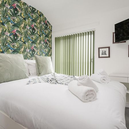 Buxton Apartment - 1 Bed, Free Parking, Wi-Fi Hazel Grove Bagian luar foto