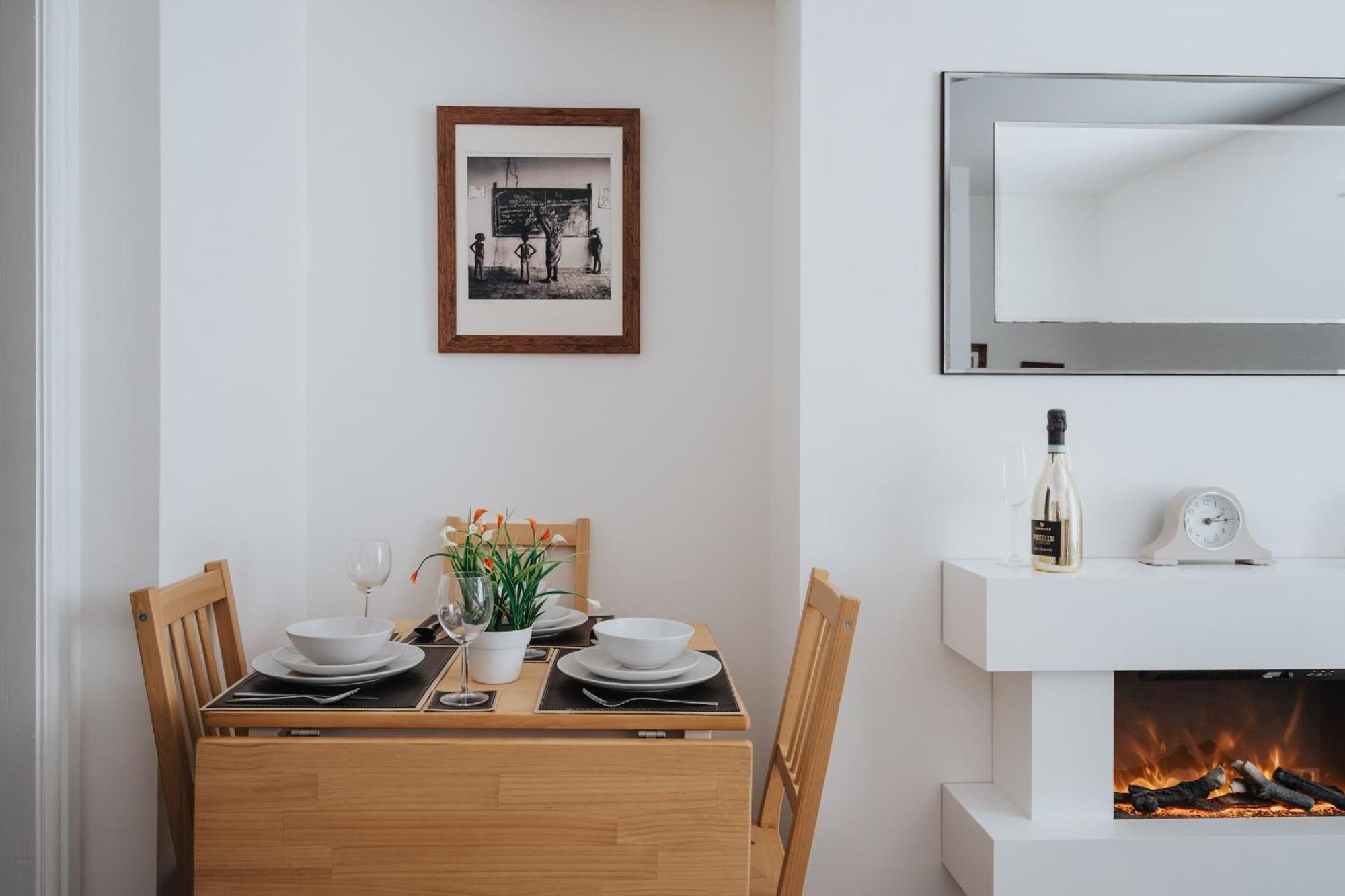 Buxton Apartment - 1 Bed, Free Parking, Wi-Fi Hazel Grove Bagian luar foto