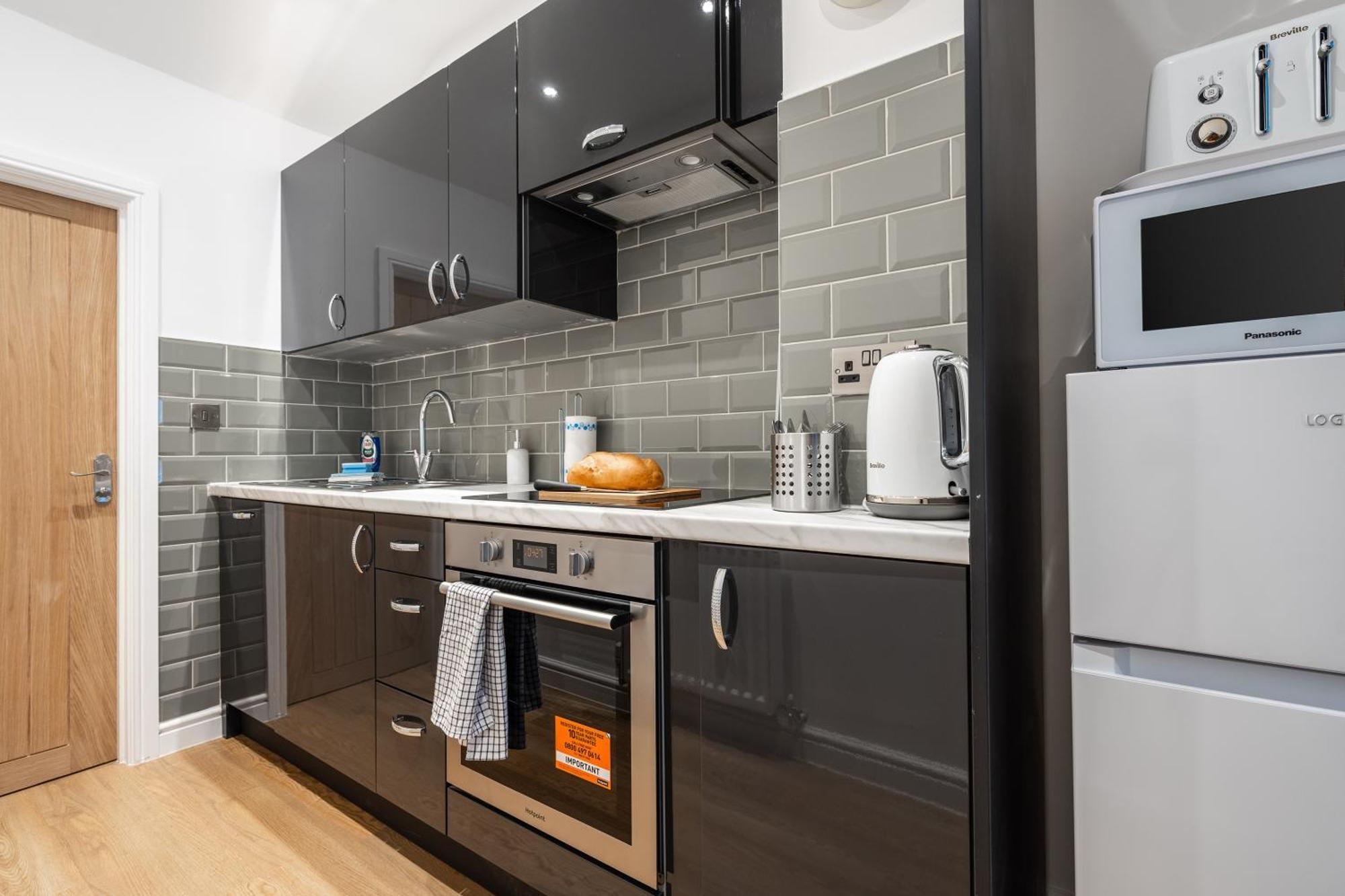Buxton Apartment - 1 Bed, Free Parking, Wi-Fi Hazel Grove Bagian luar foto