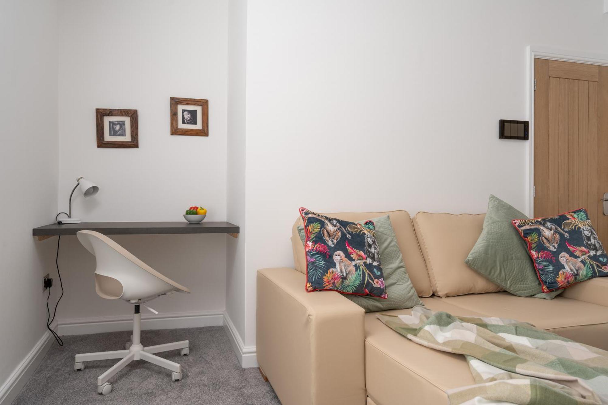 Buxton Apartment - 1 Bed, Free Parking, Wi-Fi Hazel Grove Bagian luar foto