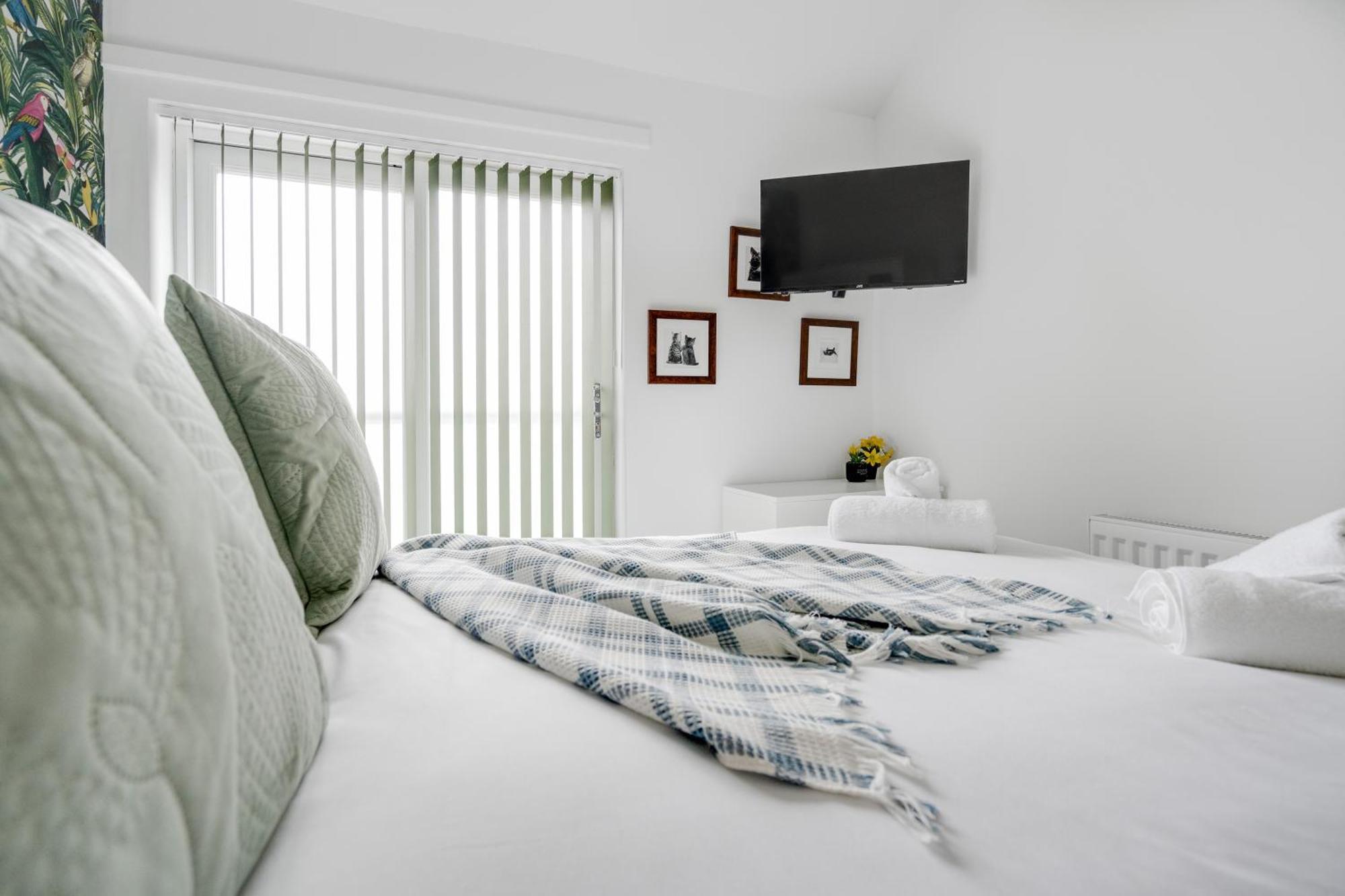 Buxton Apartment - 1 Bed, Free Parking, Wi-Fi Hazel Grove Bagian luar foto