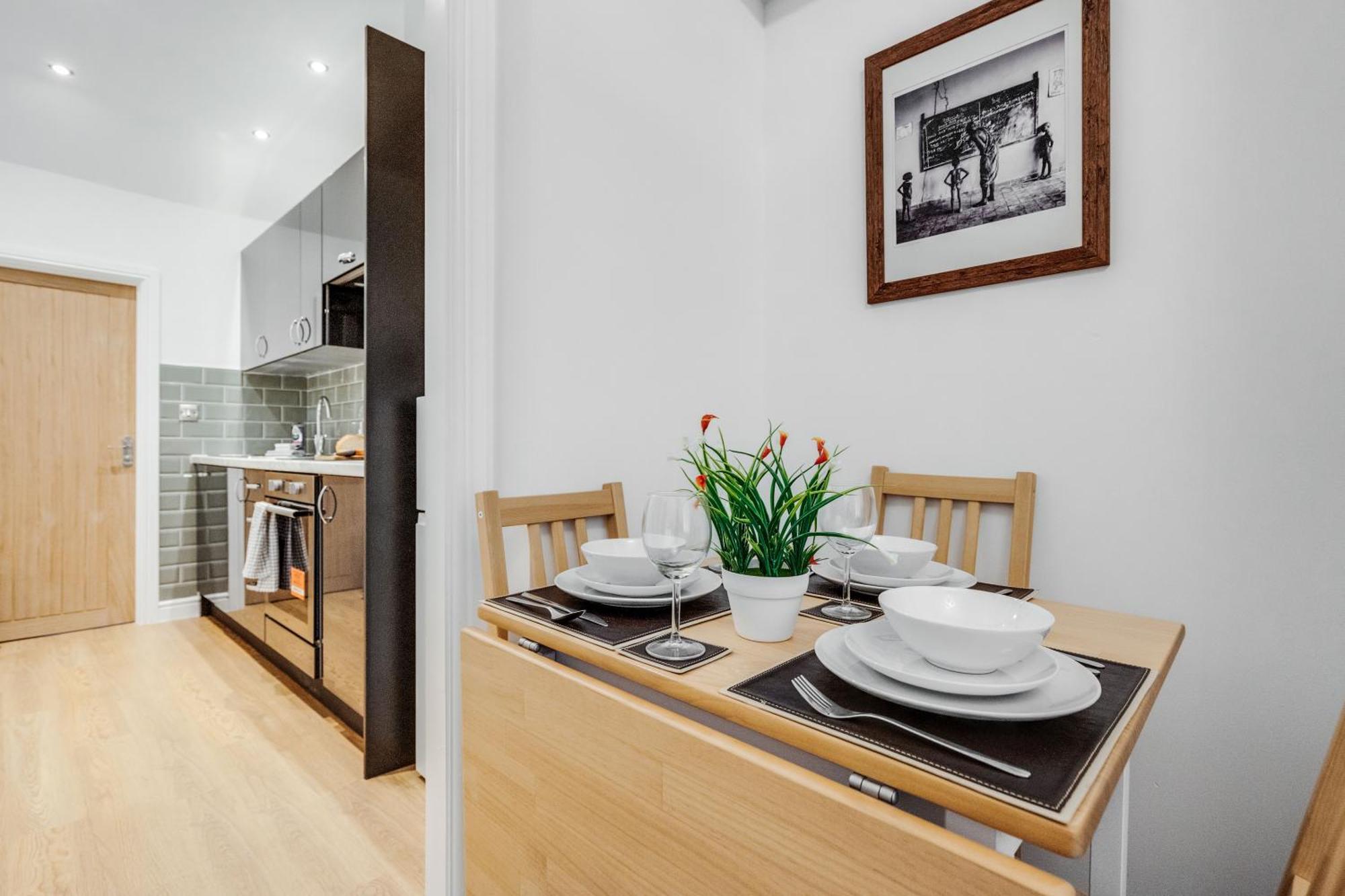 Buxton Apartment - 1 Bed, Free Parking, Wi-Fi Hazel Grove Bagian luar foto