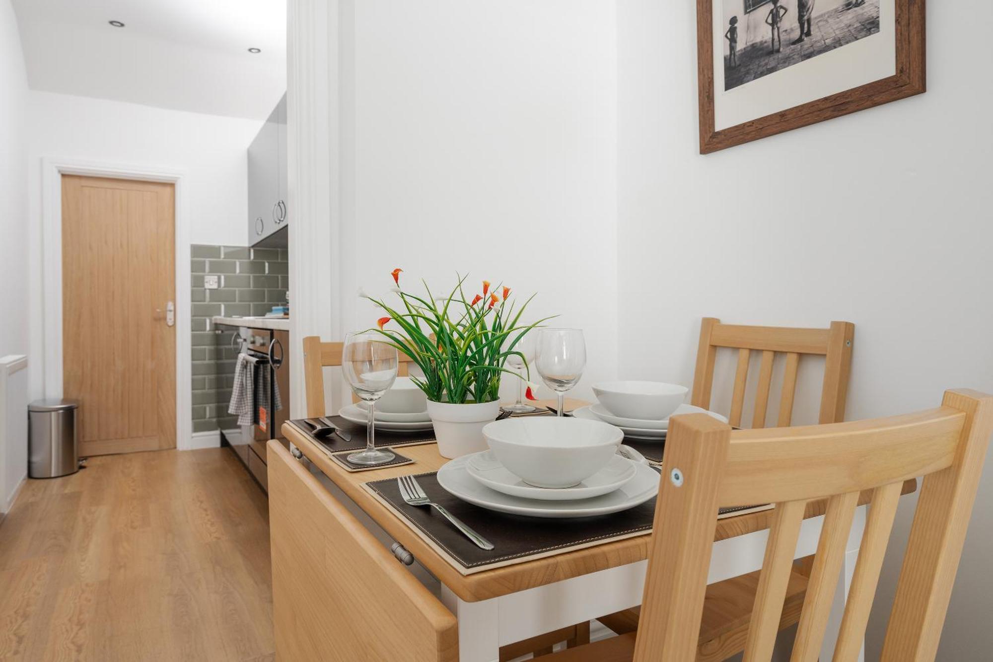 Buxton Apartment - 1 Bed, Free Parking, Wi-Fi Hazel Grove Bagian luar foto